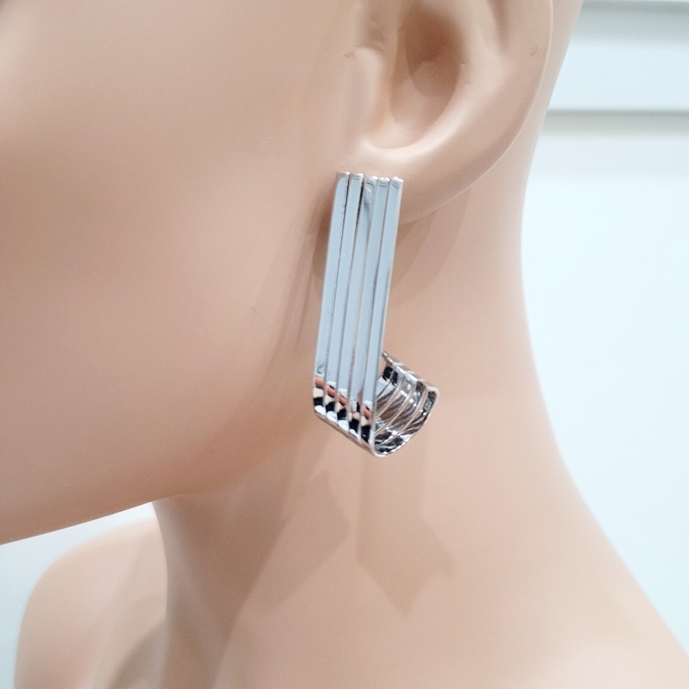 Brand New Top Fashion Silver Tone Earrings